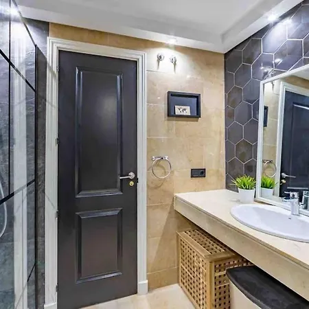Luxury Penthouse - Pools/paddle Ocean View! *