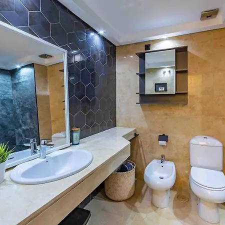 Luxury Penthouse - Pools/paddle Ocean View! *
