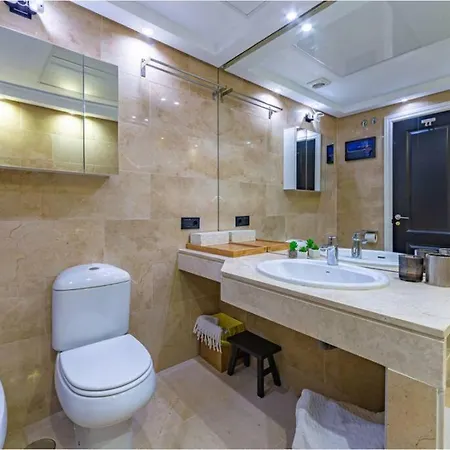 Luxury Penthouse - Pools/paddle Ocean View!